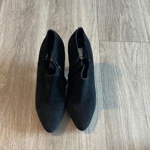 Dolce Vita Womens suede pencil heel booties